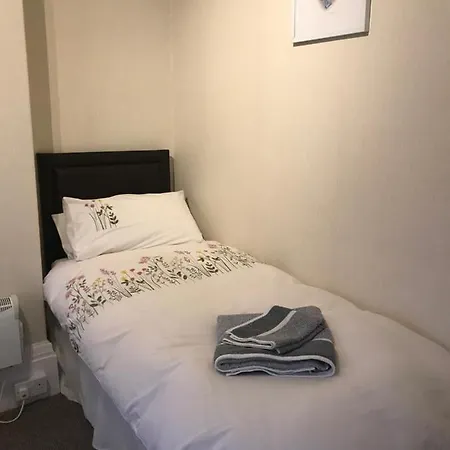 Parade Holiday Apartments *